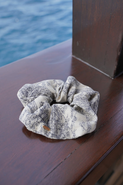 Forgotten Island Scrunchie (for Celestia)