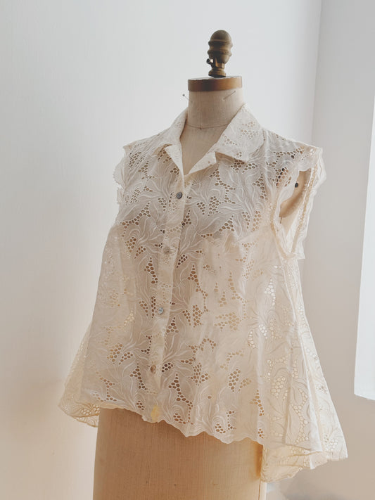 Sleeveless Amy Shirt in Freesia Broderie Anglaise